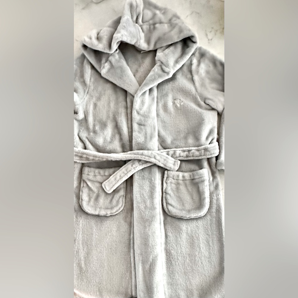 Pottery Barn Kids Solid Plush Robe, Gray, Like NEW! - Picture 3 of 5